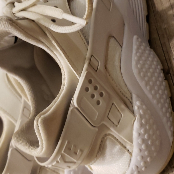 NIKE WOMENS HUARACHE RUN 634835-108 WHITE ON WHITE - Picture 3 of 8